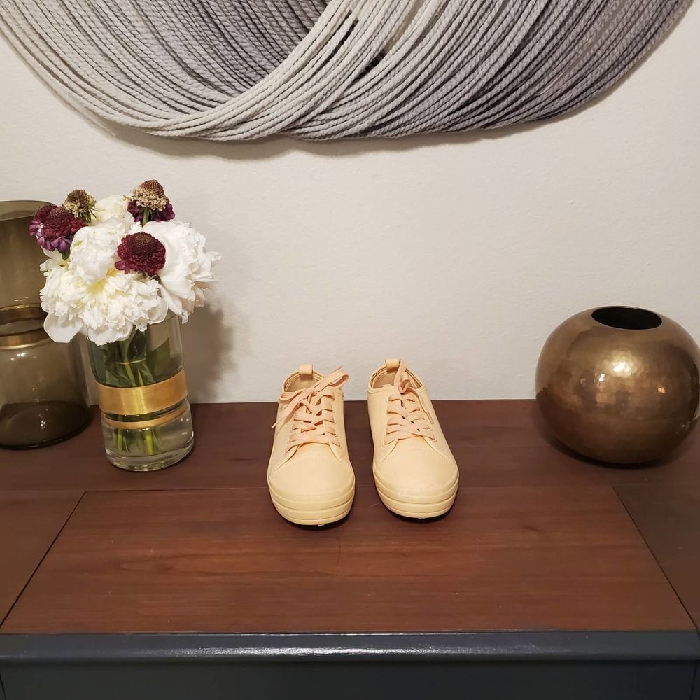 Sole Mates Peach Tennies Sz XL (9-10)